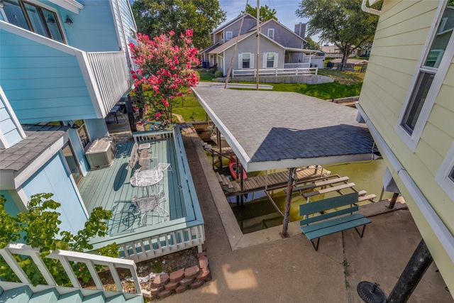 676 Harbor Drive, Azle, TX 76020
