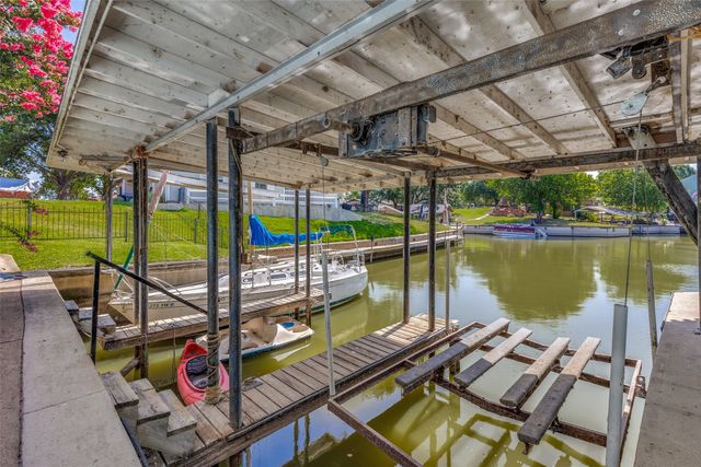 676 Harbor Drive, Azle, TX 76020