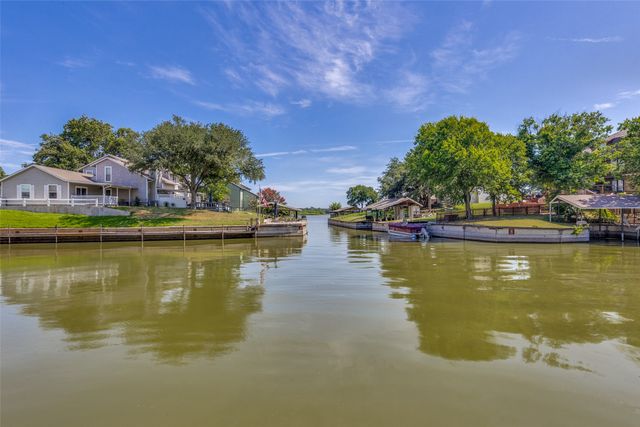 676 Harbor Drive, Azle, TX 76020