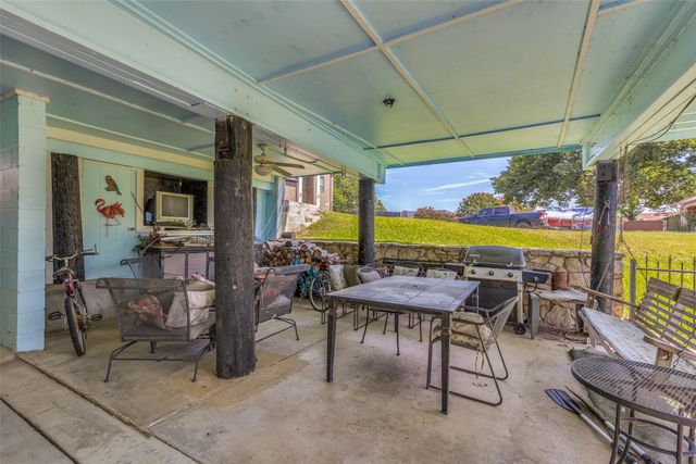676 Harbor Drive, Azle, TX 76020