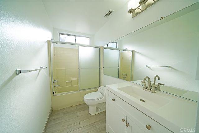 27767 Crookshank, Saugus, CA 91350