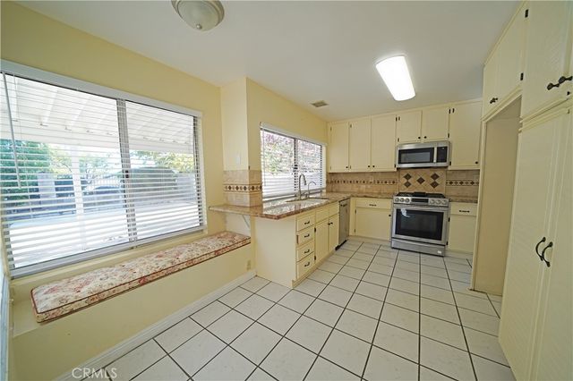 27767 Crookshank, Saugus, CA 91350