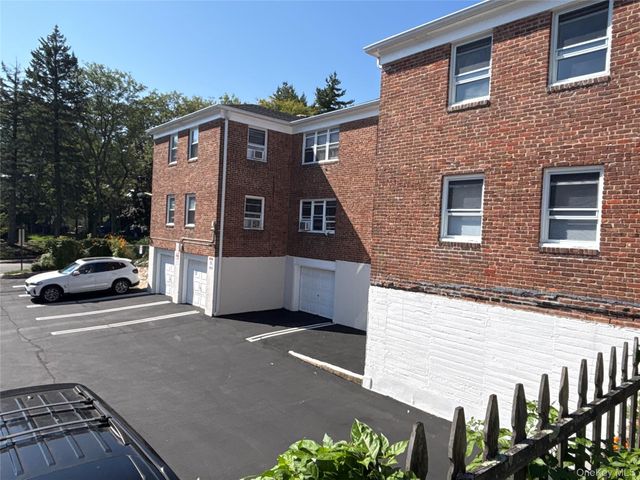 37 Spruce Street 2, Great Neck, NY 11021