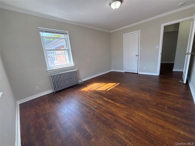 37 Spruce Street 2, Great Neck, NY 11021