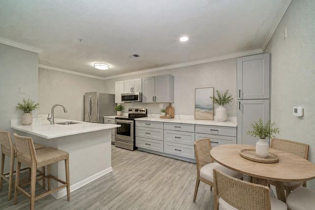 8932 MANOR LOOP 102, Bradenton, FL 34202