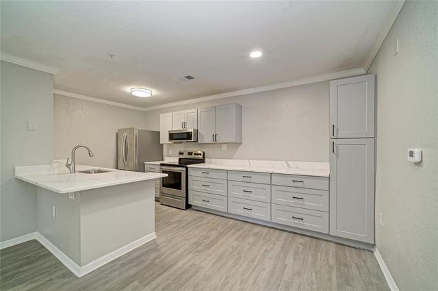 8932 MANOR LOOP 102, Bradenton, FL 34202