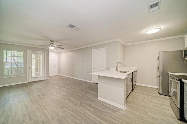8932 MANOR LOOP 102, Bradenton, FL 34202