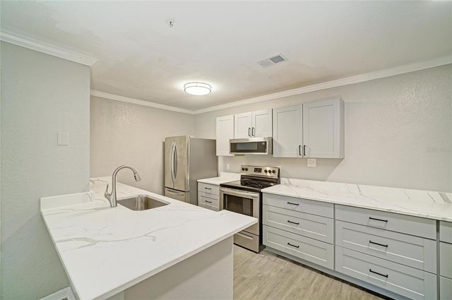 8932 MANOR LOOP 102, Bradenton, FL 34202