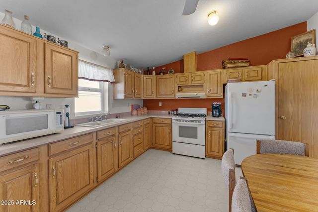 50910 W LONG RIFLE Road, Aguila, AZ 85320