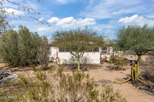 50910 W LONG RIFLE Road, Aguila, AZ 85320