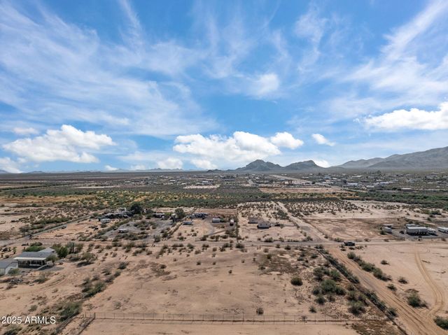 50910 W LONG RIFLE Road, Aguila, AZ 85320