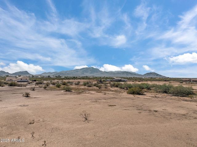 50910 W LONG RIFLE Road, Aguila, AZ 85320