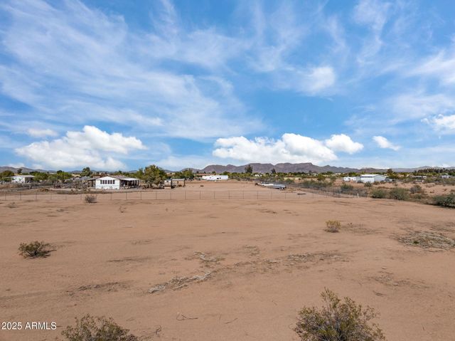 50910 W LONG RIFLE Road, Aguila, AZ 85320