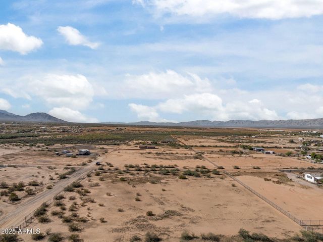 50910 W LONG RIFLE Road, Aguila, AZ 85320