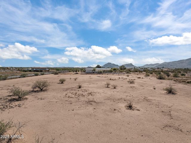 50910 W LONG RIFLE Road, Aguila, AZ 85320