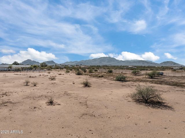 50910 W LONG RIFLE Road, Aguila, AZ 85320