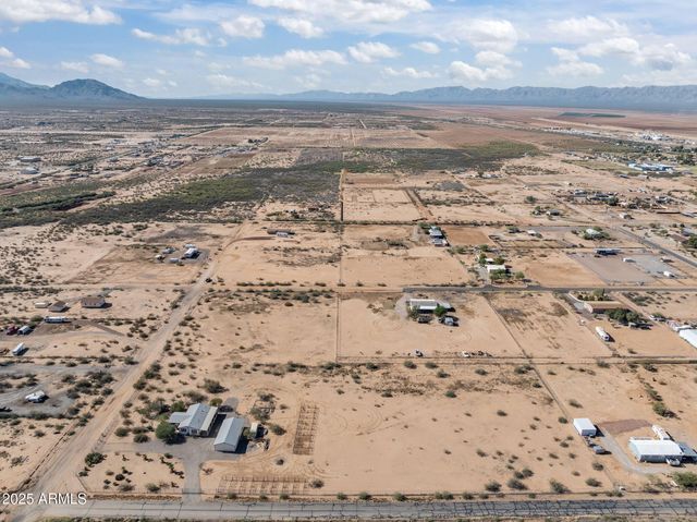50910 W LONG RIFLE Road, Aguila, AZ 85320