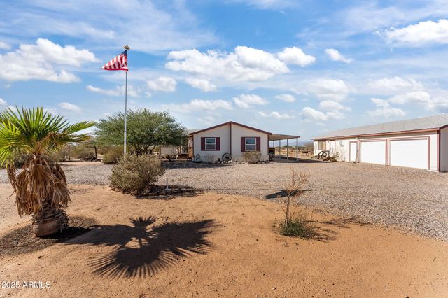 50910 W LONG RIFLE Road, Aguila, AZ 85320