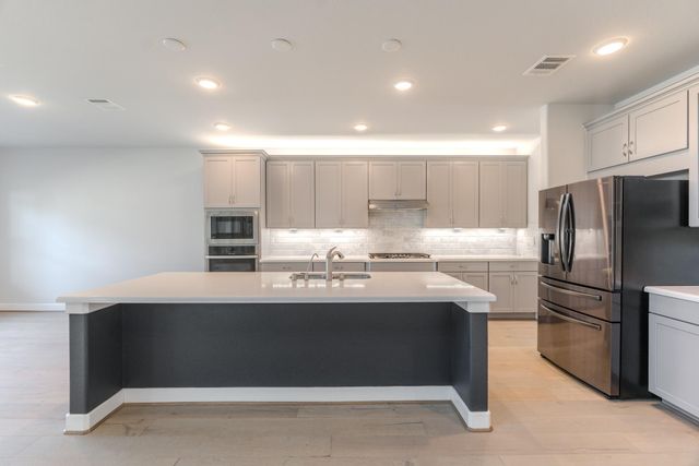 56 Venetia Grove Drive, The Woodlands, TX 77375