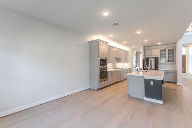 56 Venetia Grove Drive, The Woodlands, TX 77375