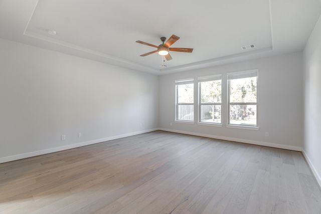 56 Venetia Grove Drive, The Woodlands, TX 77375