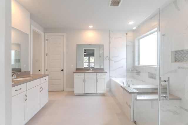 56 Venetia Grove Drive, The Woodlands, TX 77375