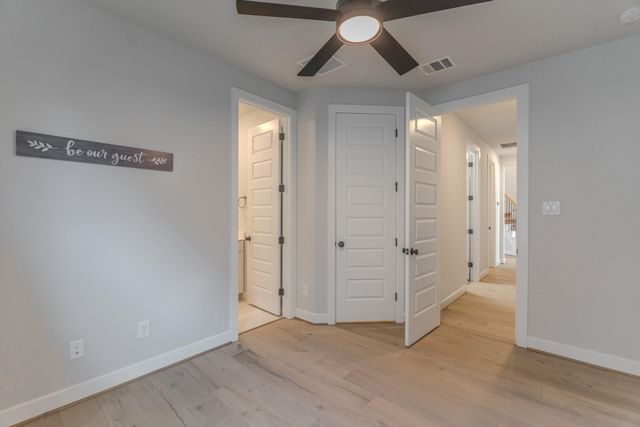 56 Venetia Grove Drive, The Woodlands, TX 77375