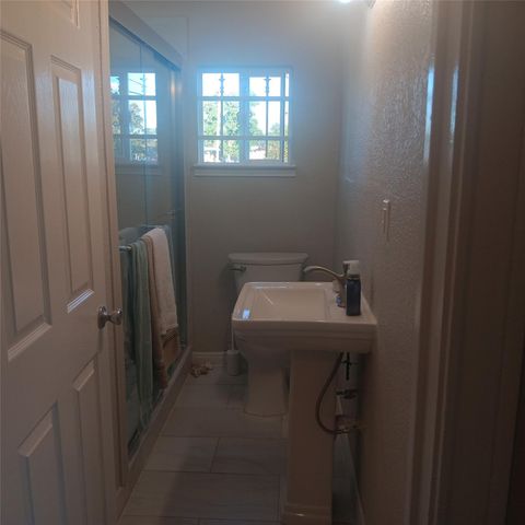 318 7th Street N, Texas City, TX 77590