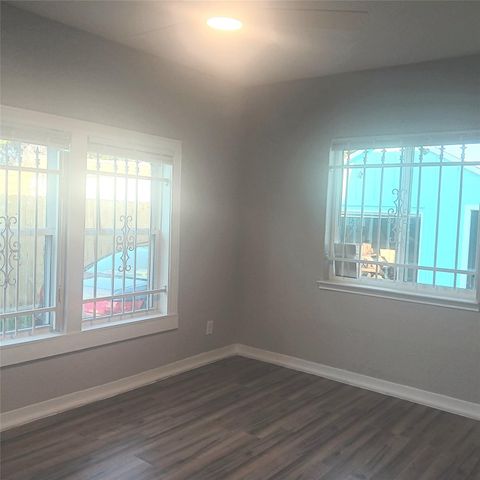 318 7th Street N, Texas City, TX 77590