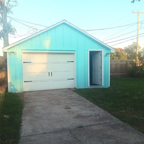 318 7th Street N, Texas City, TX 77590