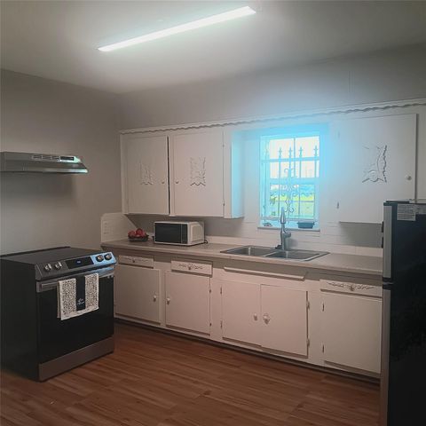 318 7th Street N, Texas City, TX 77590