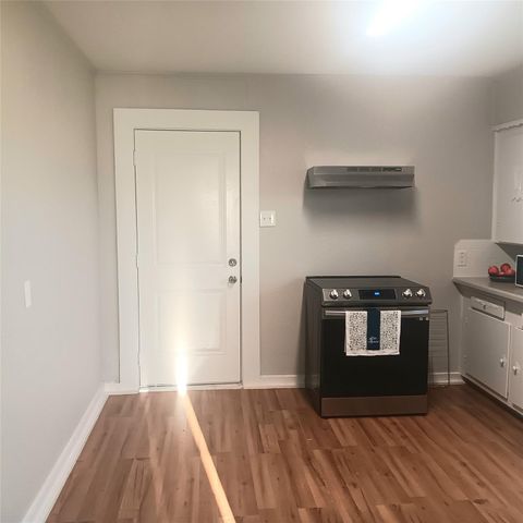 318 7th Street N, Texas City, TX 77590
