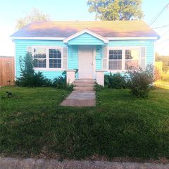 318 7th Street N, Texas City, TX 77590