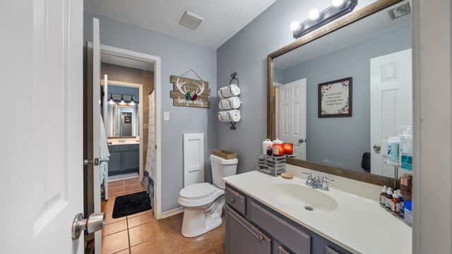 111 Vz County Road 3433, Wills Point, TX 75169
