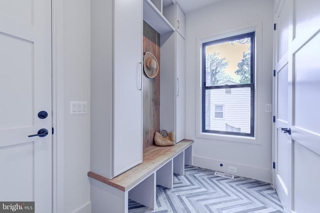 913 SYMPHONY CIR SW, Vienna, VA 22180