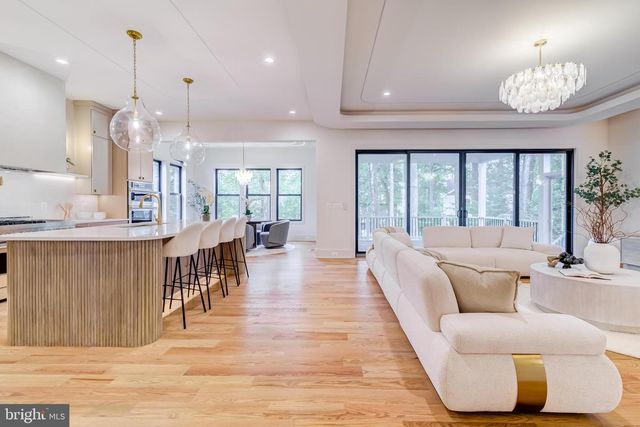 913 SYMPHONY CIR SW, Vienna, VA 22180