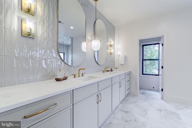 913 SYMPHONY CIR SW, Vienna, VA 22180