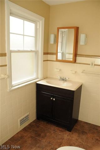 1158 Castleton Road, Cleveland Heights, OH 44121