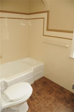 1158 Castleton Road, Cleveland Heights, OH 44121