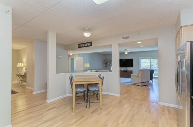 601 W Rand Road 106, Arlington Heights, IL 60004