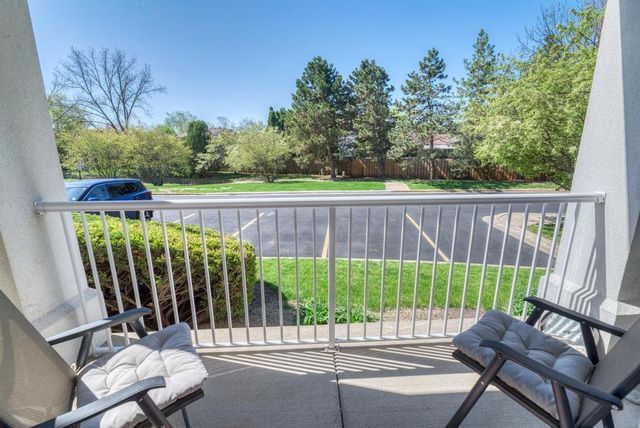 601 W Rand Road 106, Arlington Heights, IL 60004