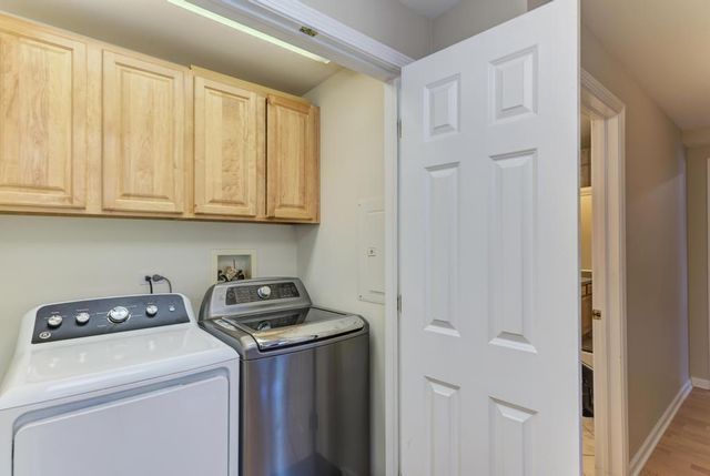 601 W Rand Road 106, Arlington Heights, IL 60004