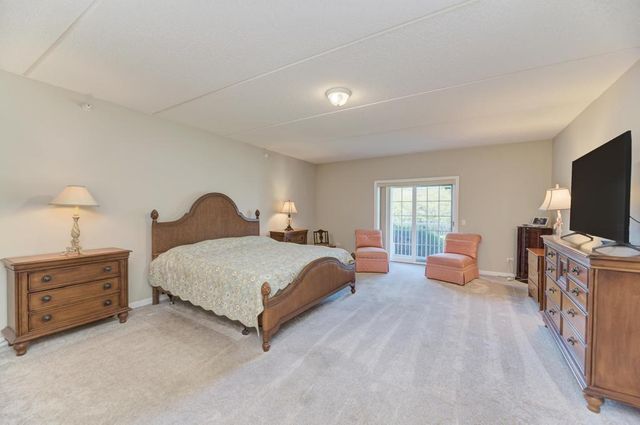 601 W Rand Road 106, Arlington Heights, IL 60004