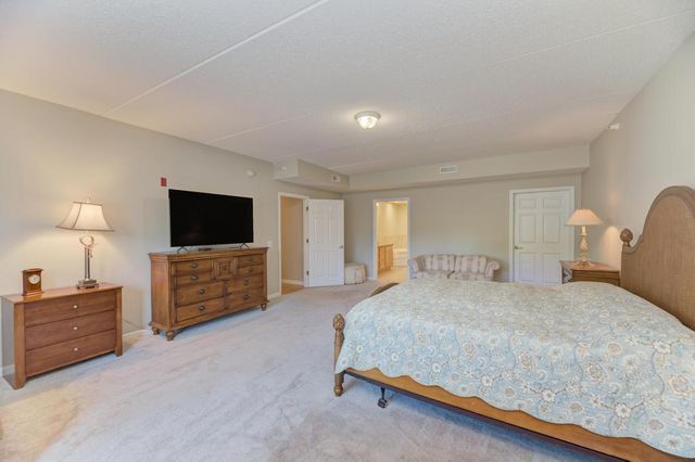 601 W Rand Road 106, Arlington Heights, IL 60004