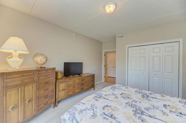 601 W Rand Road 106, Arlington Heights, IL 60004