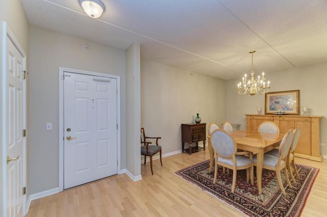 601 W Rand Road 106, Arlington Heights, IL 60004