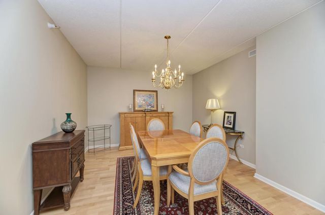 601 W Rand Road 106, Arlington Heights, IL 60004