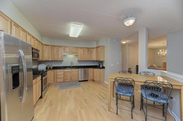 601 W Rand Road 106, Arlington Heights, IL 60004