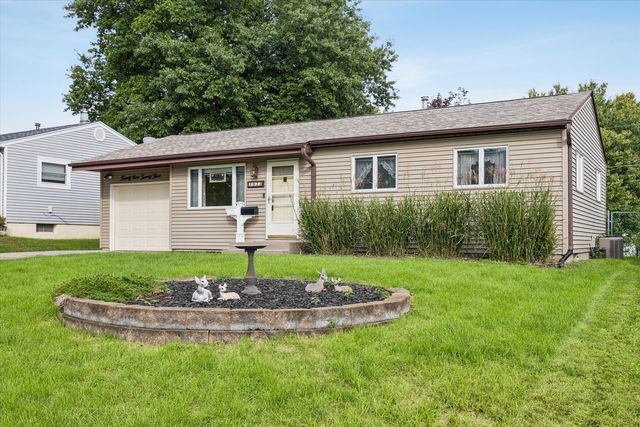 2923 Cypress Drive, Bettendorf, IA 52722