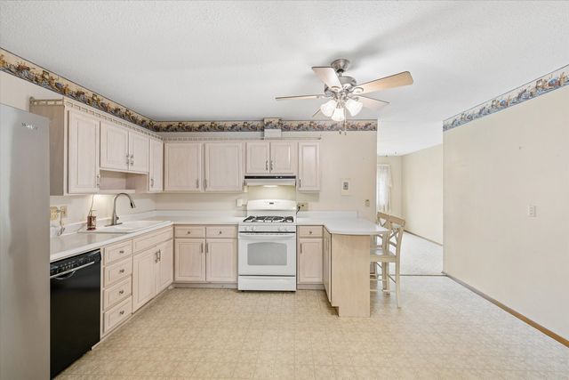 2923 Cypress Drive, Bettendorf, IA 52722
